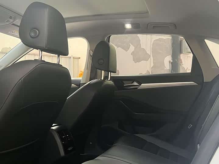 Фото 6 - Volkswagen Sagitar L