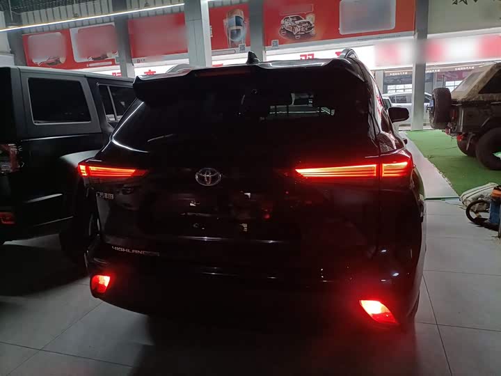 Фото 6 - Toyota Highlander