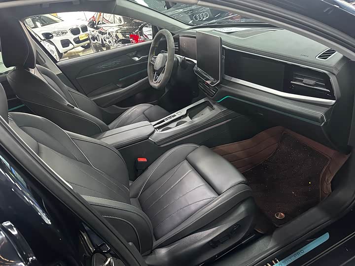 Фото 9 - Volkswagen Passat