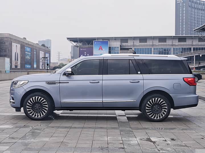 Фото 3 - Lincoln Navigator