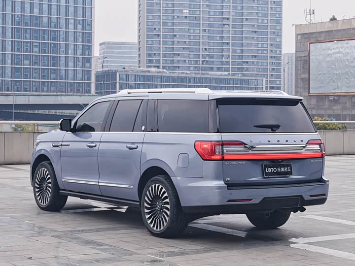 Фото 4 - Lincoln Navigator