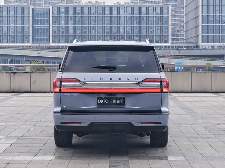 Фото 5 - Lincoln Navigator