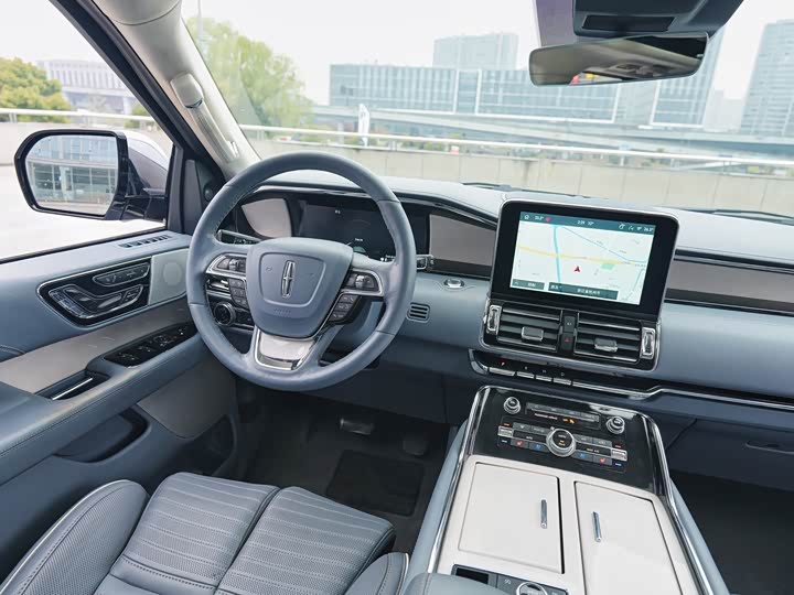 Фото 7 - Lincoln Navigator