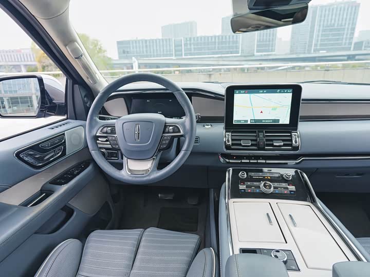 Фото 8 - Lincoln Navigator