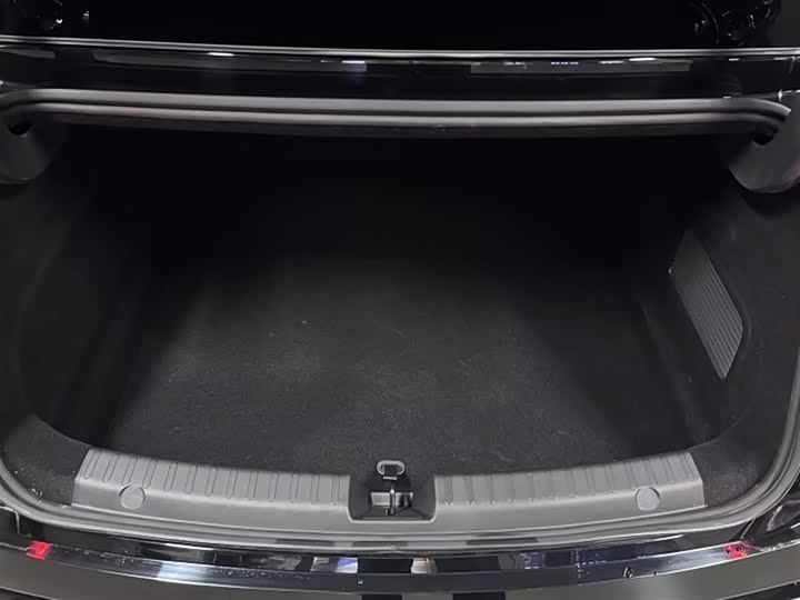 Фото 7 - Geely Galaxy E8