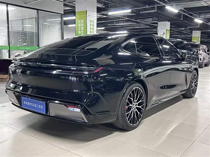 Фото 9 - Geely Galaxy E8