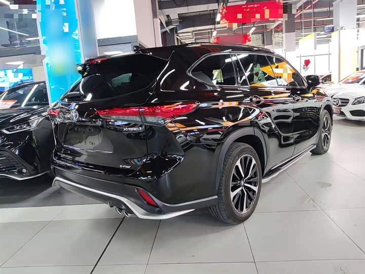 Фото 7 - Toyota Crown Kluger