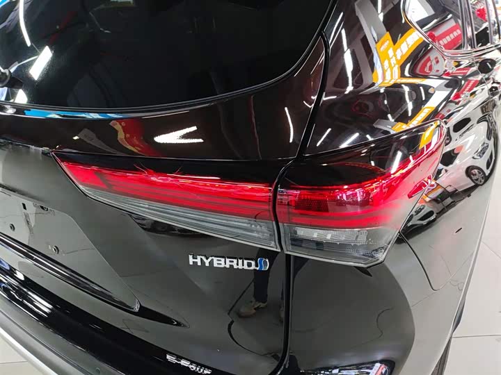 Фото 8 - Toyota Crown Kluger