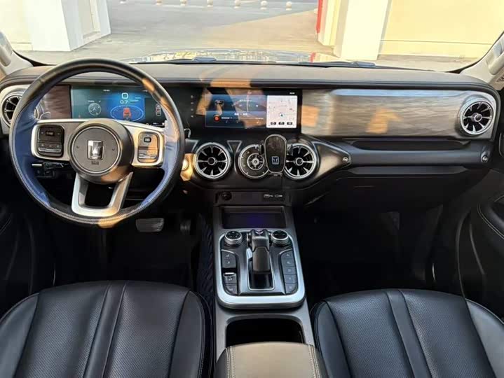 Фото 7 - Tank 300