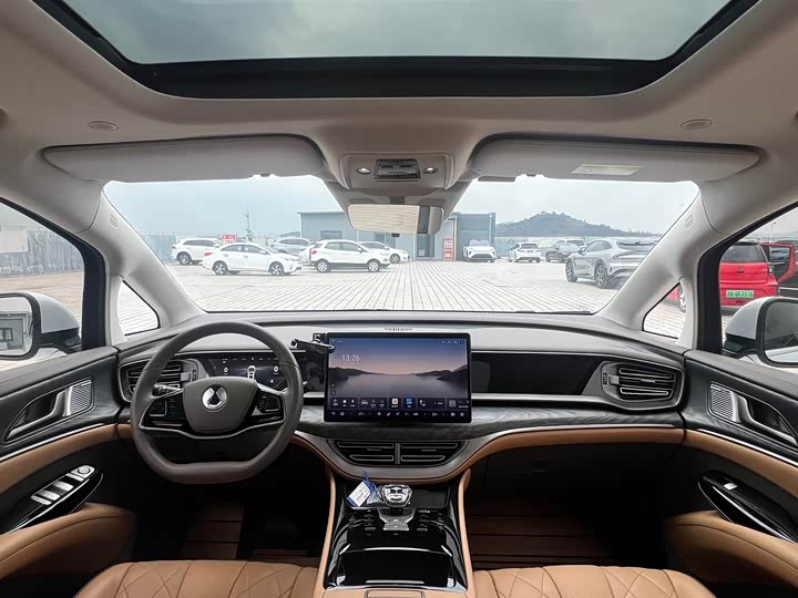 Фото 7 - Denza D9