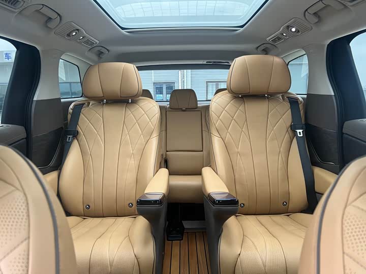 Фото 9 - Denza D9