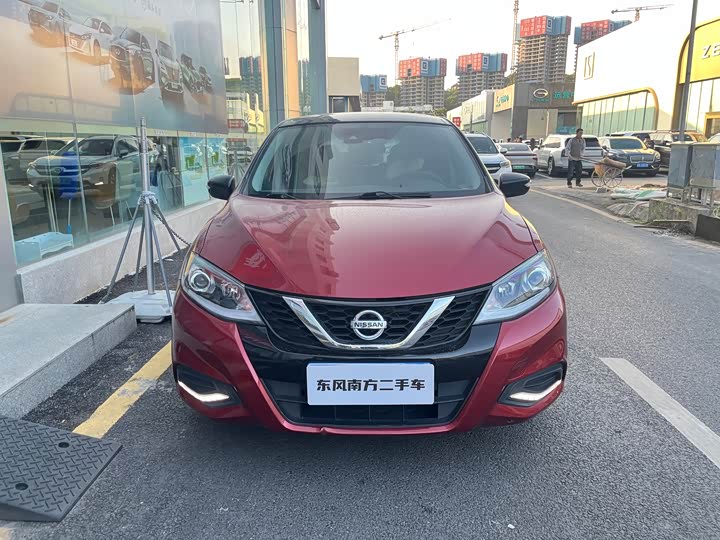 Фото 2 - Nissan Tiida