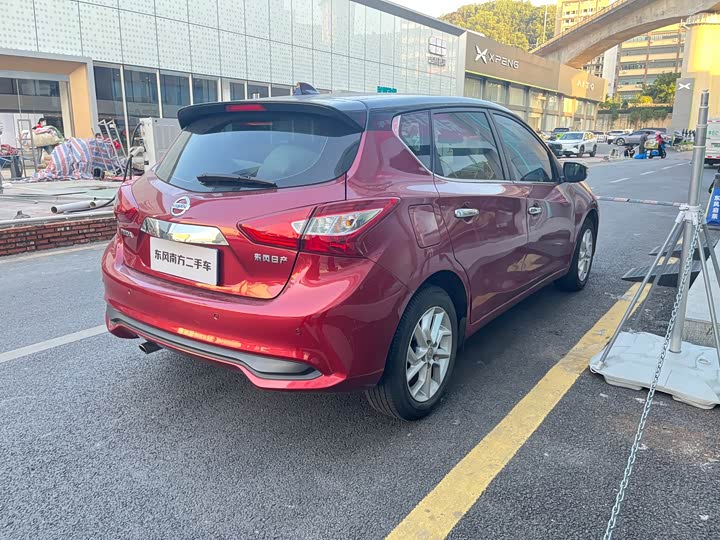 Фото 4 - Nissan Tiida