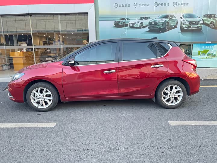 Фото 7 - Nissan Tiida