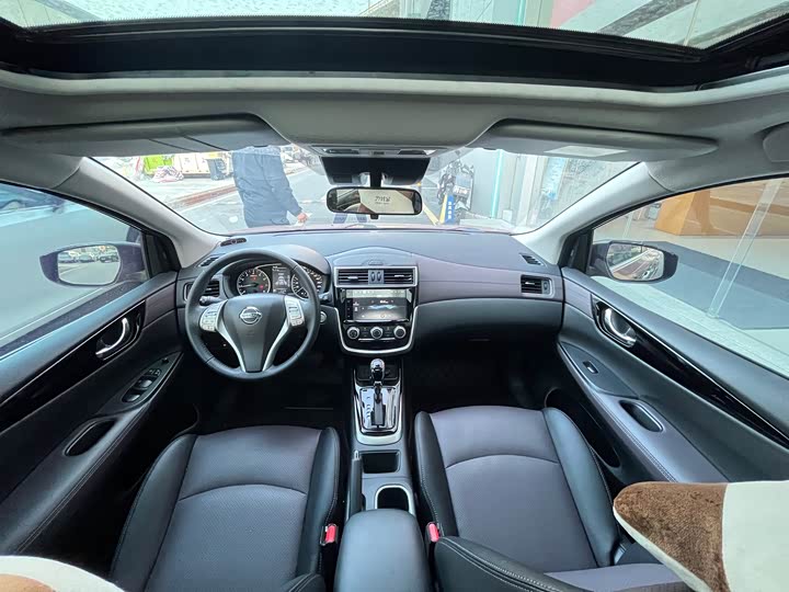 Фото 9 - Nissan Tiida