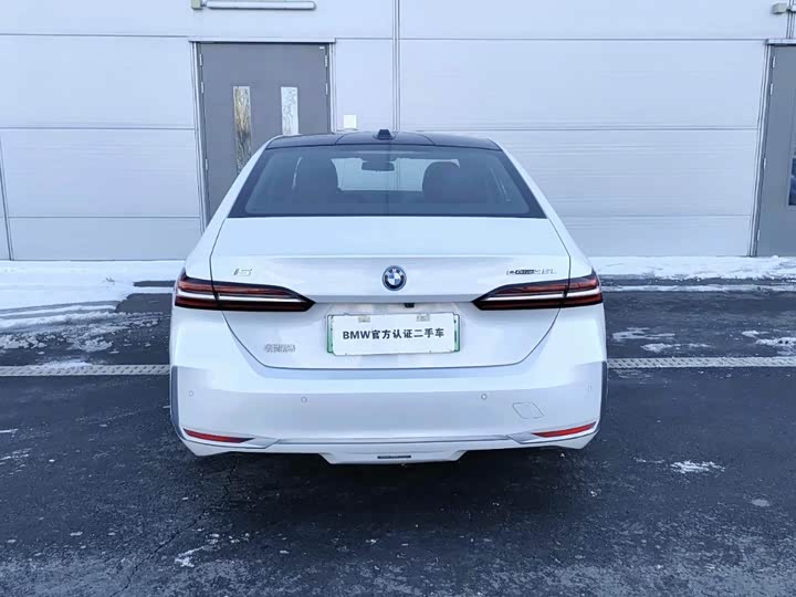 Фото 3 - BMW i5