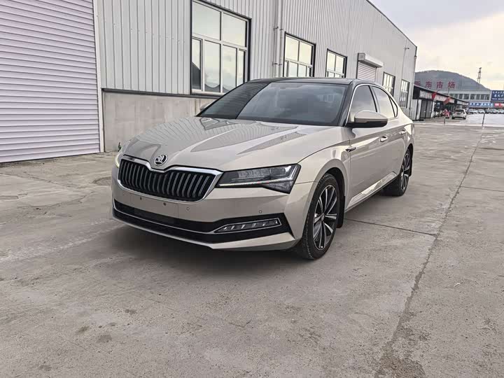 Фото 1 - Skoda Superb