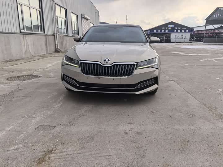 Фото 2 - Skoda Superb