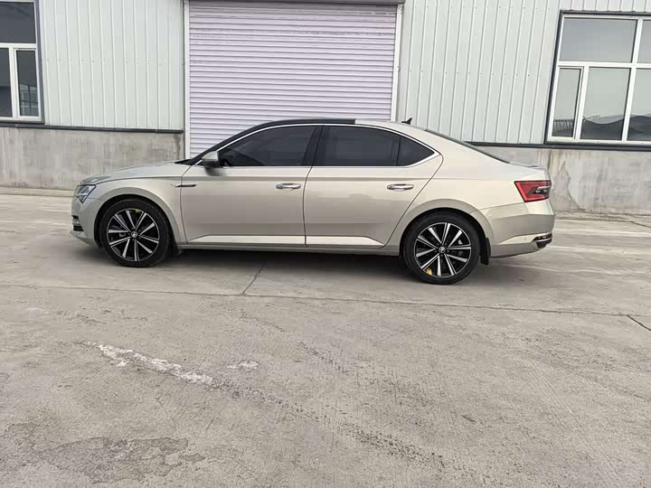 Фото 4 - Skoda Superb