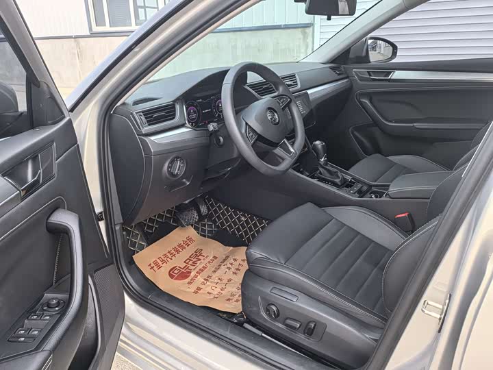 Фото 8 - Skoda Superb