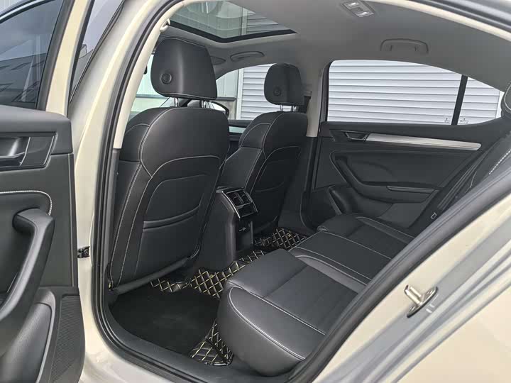 Фото 9 - Skoda Superb