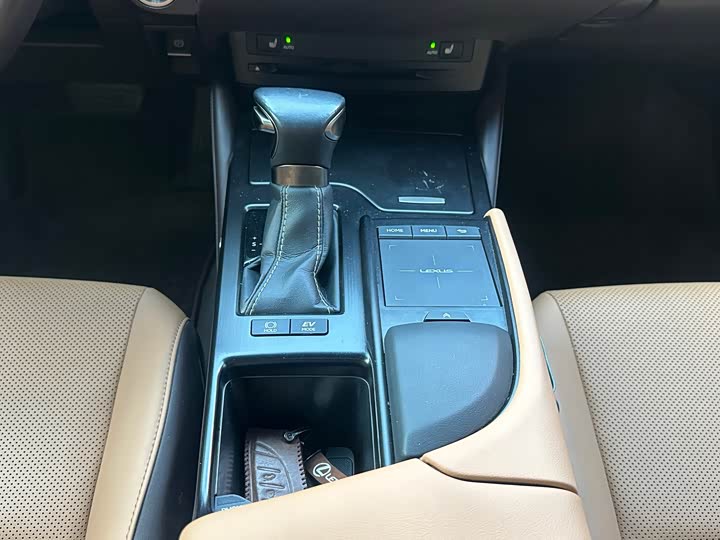 Фото 7 - Lexus ES