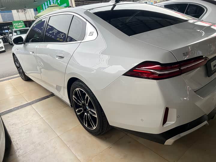 Фото 6 - BMW 5 Series