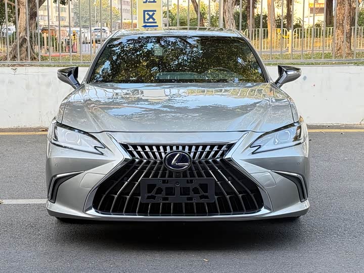 Фото 2 - Lexus ES