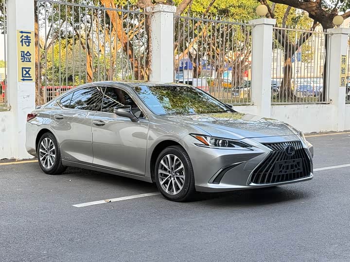 Фото 3 - Lexus ES