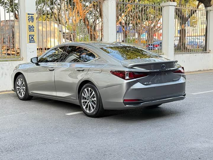 Фото 4 - Lexus ES