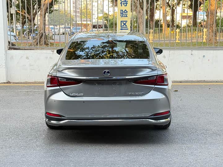 Фото 5 - Lexus ES