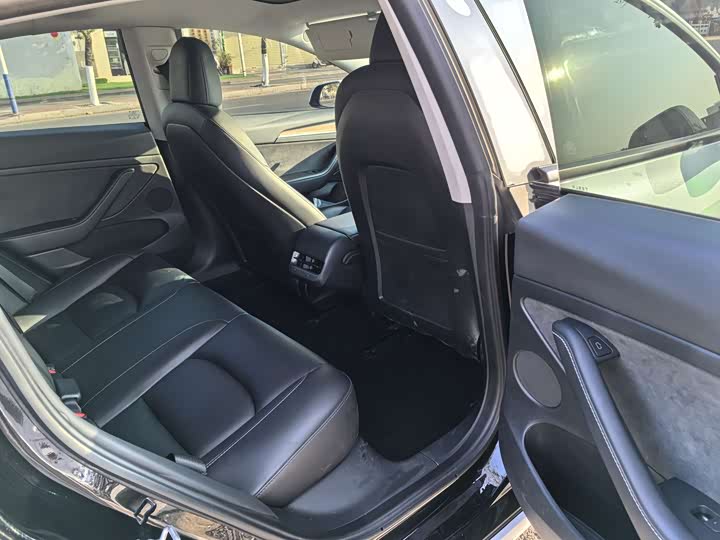 Фото 9 - Tesla Model 3