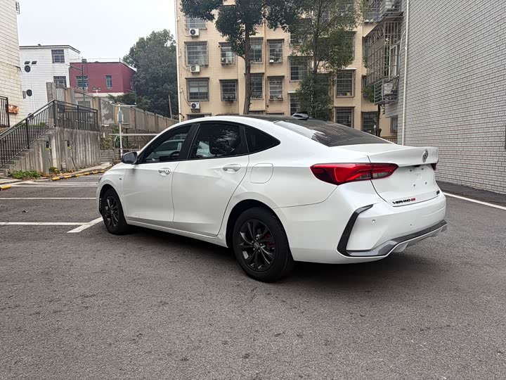 Фото 9 - Buick Verano