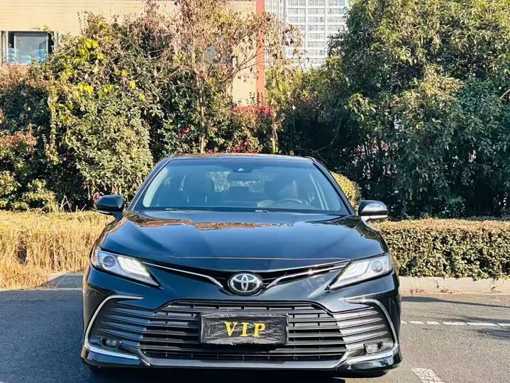 Фото 3 - Toyota Camry