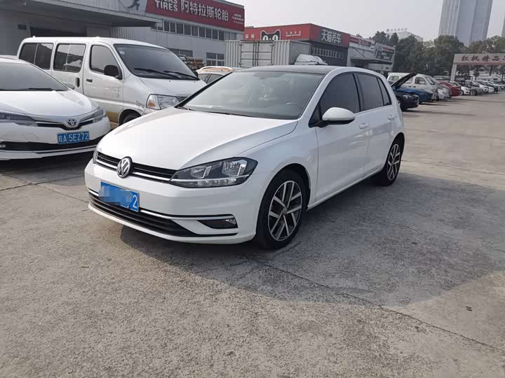 Фото 1 - Volkswagen Golf