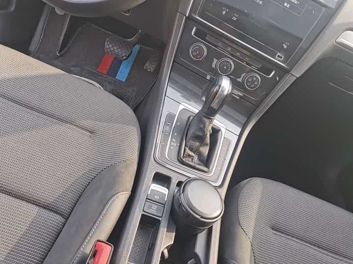 Фото 9 - Volkswagen Golf