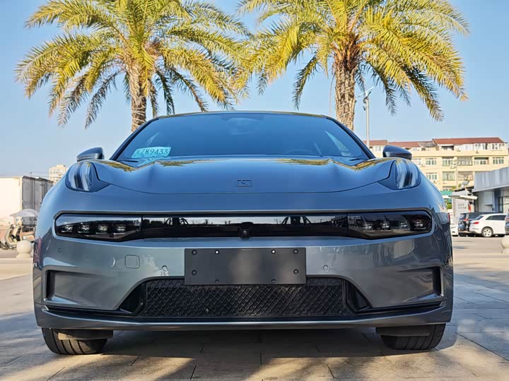 Фото 2 - Zeekr 001