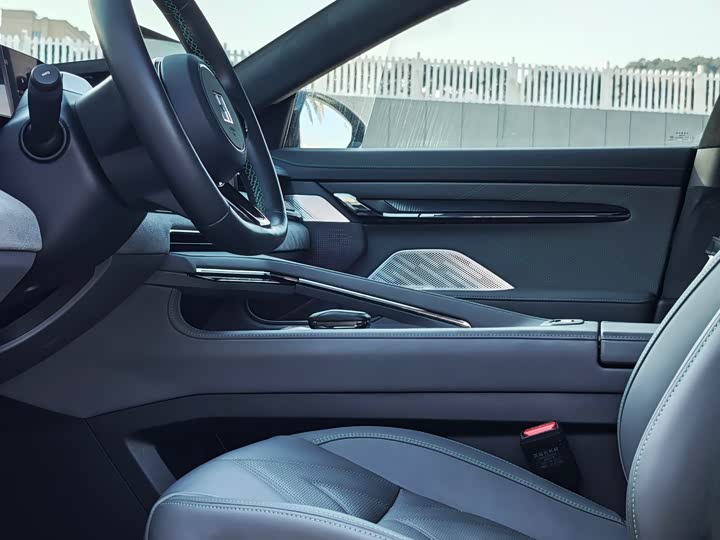 Фото 4 - Zeekr 001