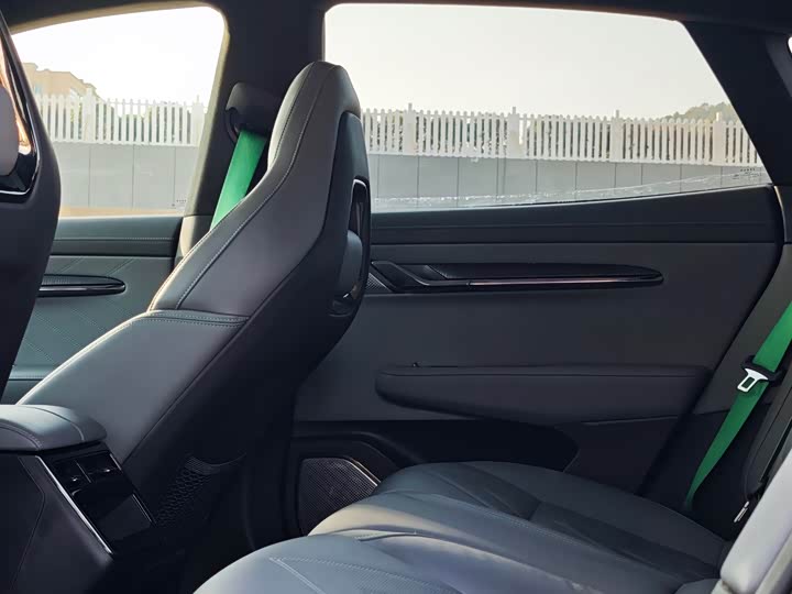 Фото 6 - Zeekr 001