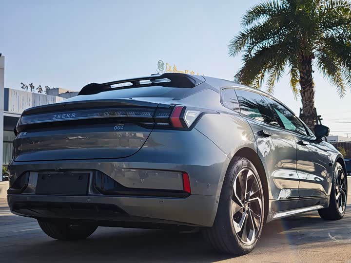 Фото 7 - Zeekr 001
