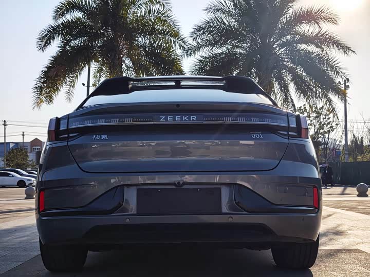 Фото 8 - Zeekr 001