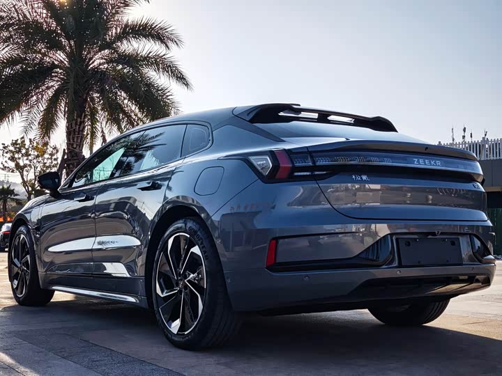 Фото 9 - Zeekr 001