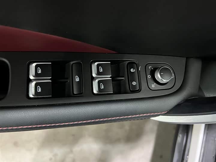 Фото 9 - Geely Coolray