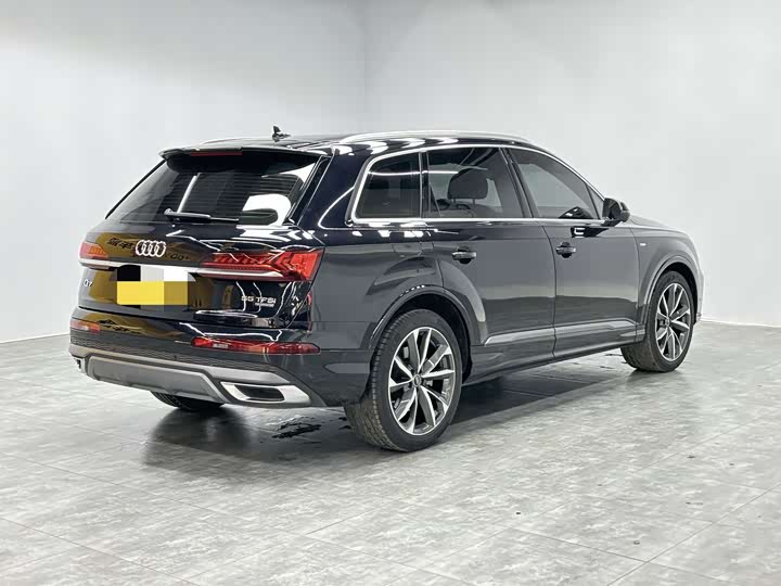 Фото 4 - Audi Q7