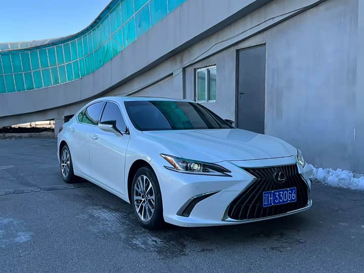 Фото 2 - Lexus ES