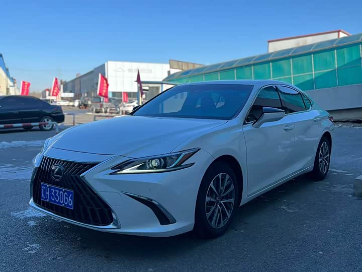 Фото 3 - Lexus ES