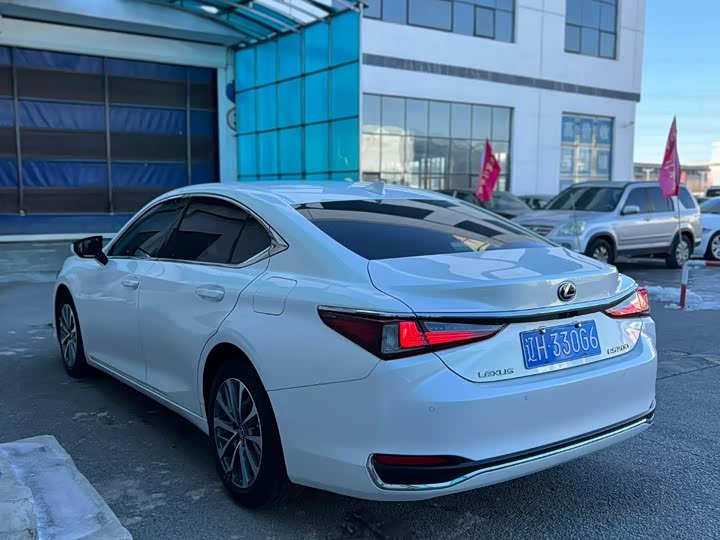 Фото 4 - Lexus ES