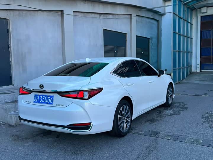 Фото 5 - Lexus ES