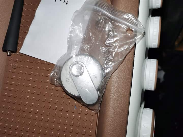 Фото 9 - Bestune Pony