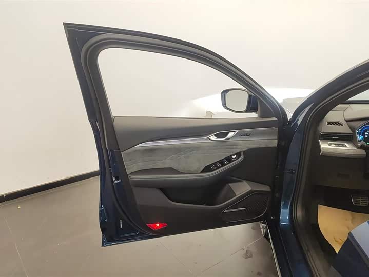 Фото 7 - Geely Preface